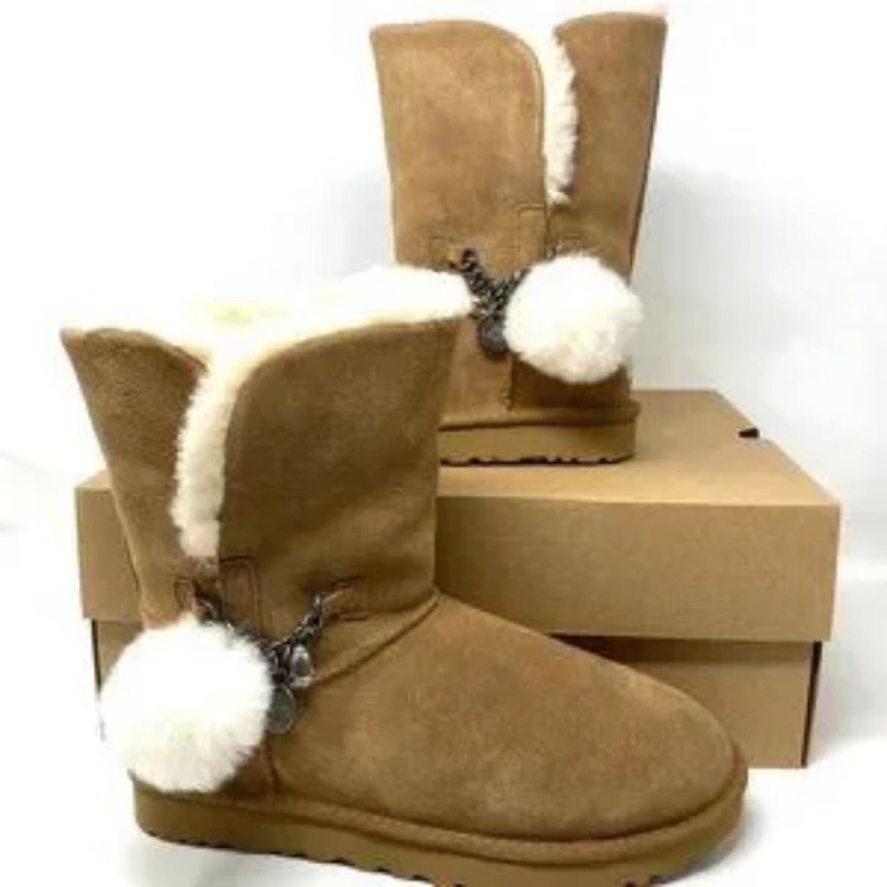 UGG Women's CHE SHORT CHARM Boot Crystal Pendant Brown Wool size 7